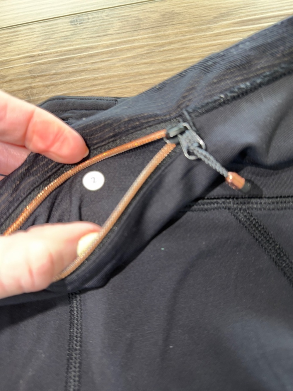 Lululemon Black Athletic Cropped Leggings with Camo accent on back size 2 19” - Picture 6 of 7